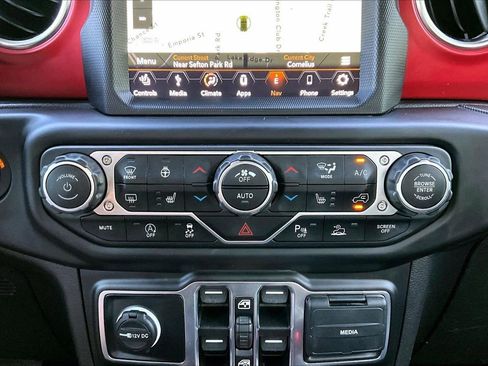 Used 2023 Jeep Wrangler Unlimited Rubicon w/ LED Lighting Group AWD/4WD image 18