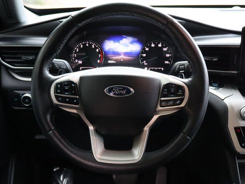 Used 2021 Ford Explorer XLT w/ Equipment Group 202A AWD/4WD image 17