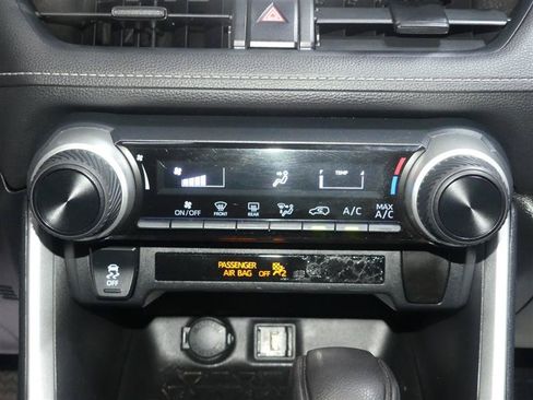 Used 2021 Toyota RAV4 LE FWD image 37