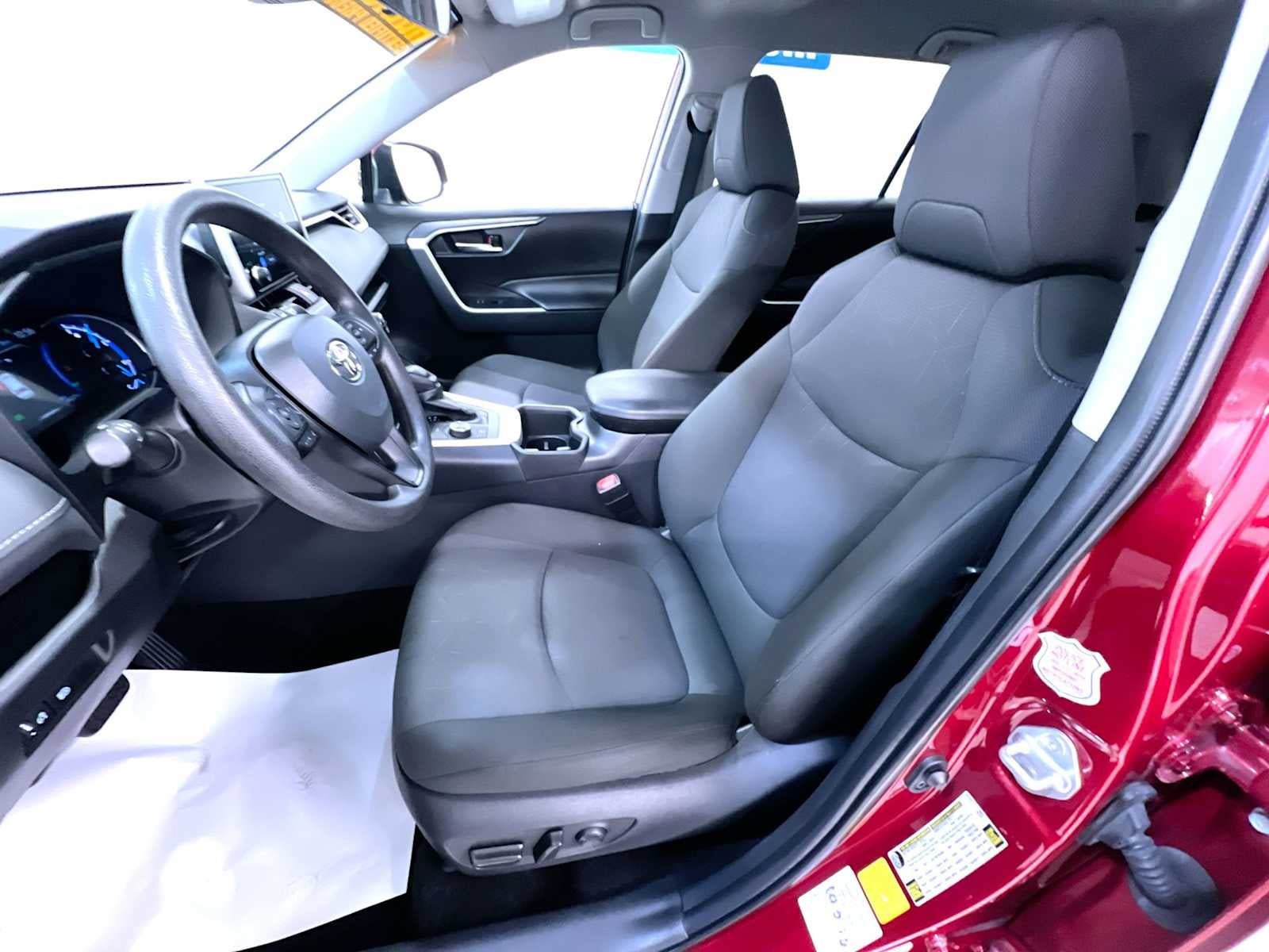 Used 2025 Toyota RAV4 XLE AWD/4WD image 14