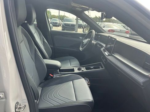 New 2026 Volkswagen Tiguan SE R-Line FWD image 36