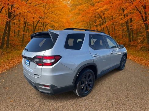 New 2026 Honda Pilot Sport image 4