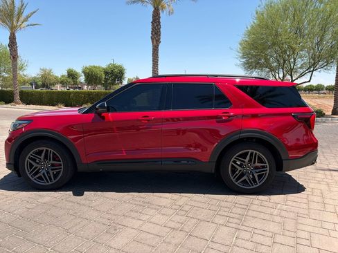 Used 2025 Ford Explorer ST w/ Sun And Sound Package AWD/4WD image 5