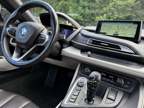 Used 2019 BMW i8 Coupe image 20