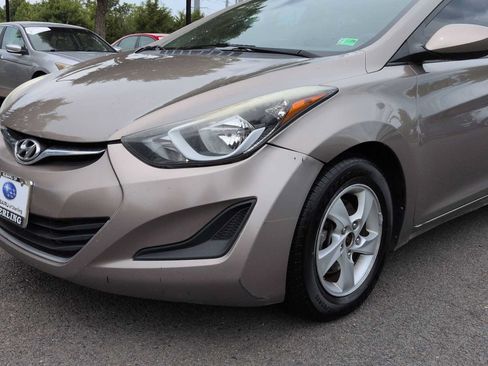 Used 2015 Hyundai Elantra SE FWD image 11