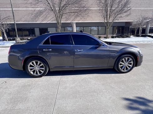 Used 2015 Chrysler 300 C image 6