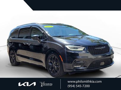 Used 2022 Chrysler Pacifica Limited w/ S Appearance Package