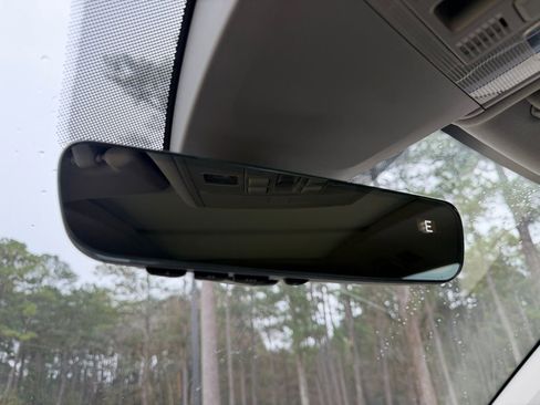 Used 2022 Volkswagen Atlas SEL R-Line image 22