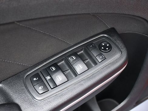 Used 2019 Dodge Charger SXT image 17