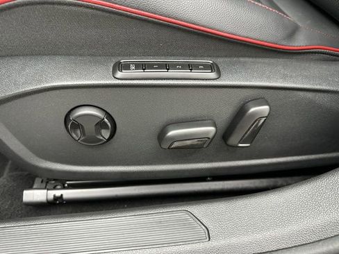 Used 2022 Volkswagen GTI SE image 13