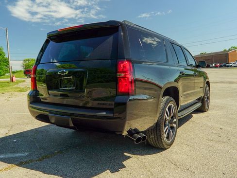 Used 2019 Chevrolet Suburban Premier AWD/4WD image 3
