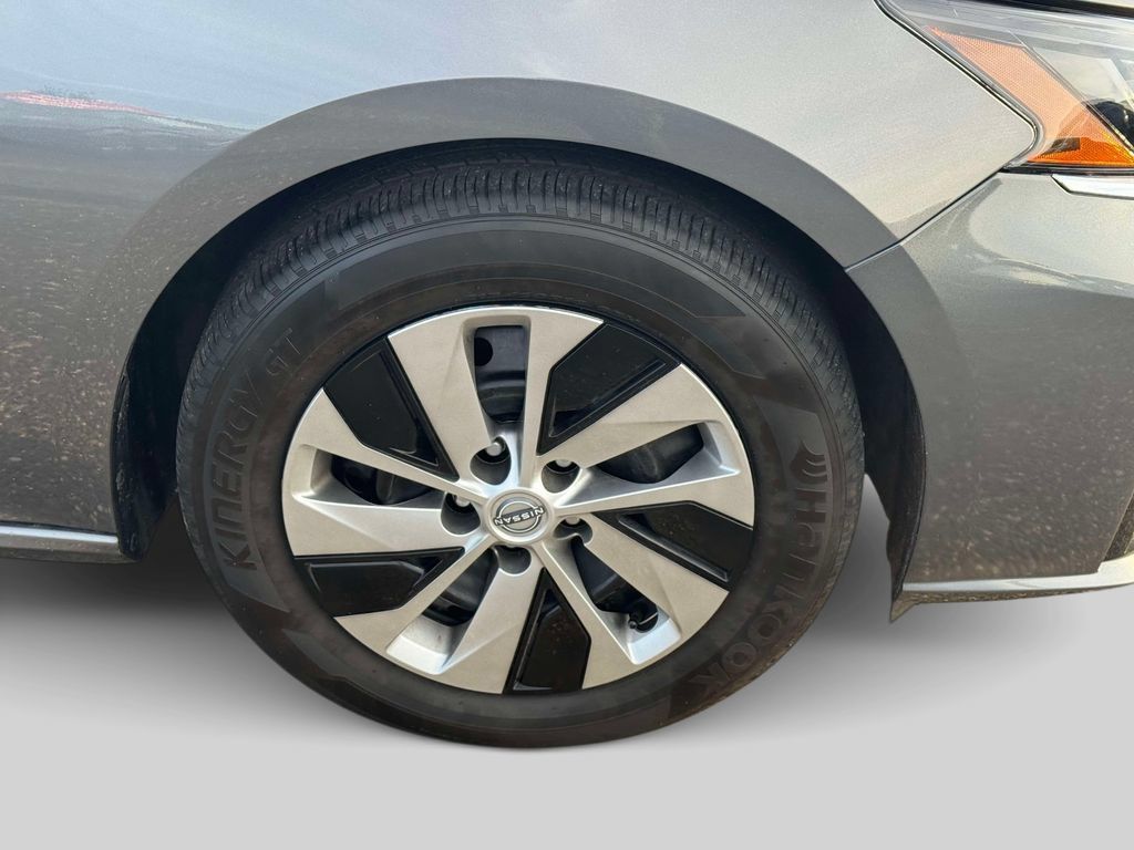 Used 2025 Nissan Altima 2.5 S FWD image 8