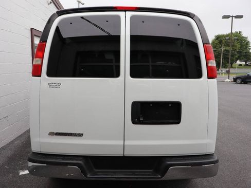 Used 2017 Chevrolet Express 3500 LT w/ LT Preferred Equipment Group RWD image 3