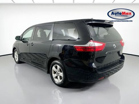 Used 2019 Toyota Sienna L image 5