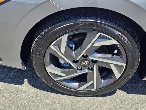 Certified 2025 Hyundai Elantra Sport FWD image 9