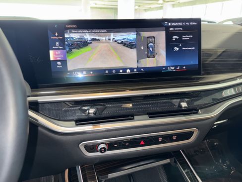 Used 2024 BMW X7 xDrive40i w/ Premium Package AWD/4WD image 29