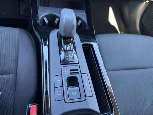 Certified 2023 Toyota Prius LE image 7