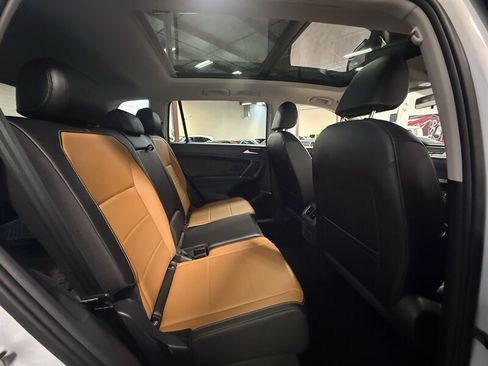 Used 2018 Volkswagen Tiguan SE w/ Panoramic Sunroof Package AWD/4WD image 31