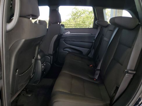 Certified 2022 Jeep Grand Cherokee Laredo E AWD/4WD image 9