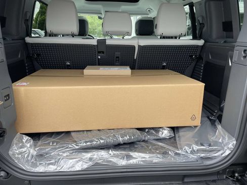 New 2026 Land Rover Defender 110 X-Dynamic SE AWD/4WD image 18