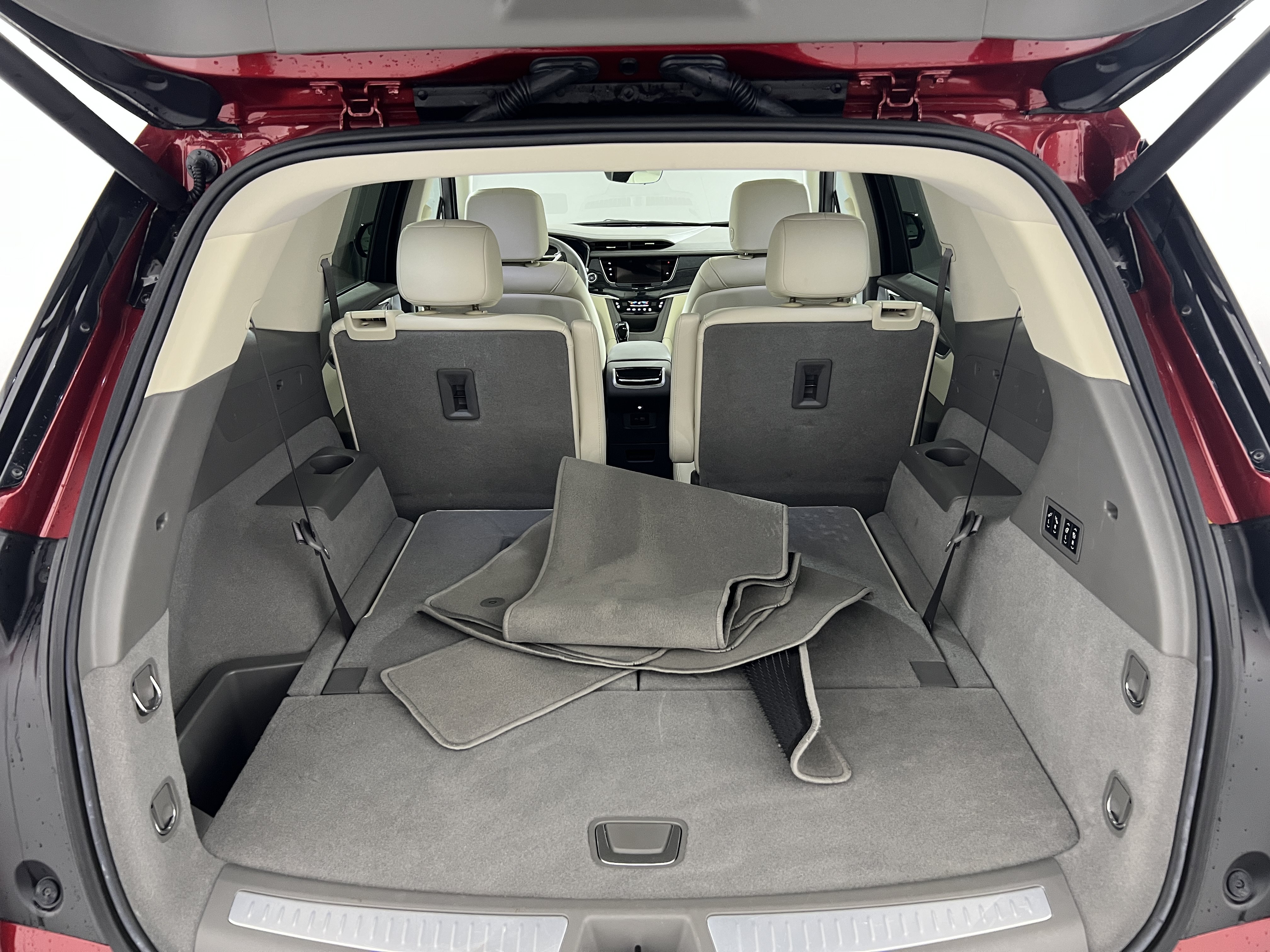 Used 2024 Cadillac XT6 Premium Luxury w/ Technology Package FWD image 19