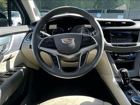 Used 2021 Cadillac XT5 Premium Luxury AWD/4WD image 5