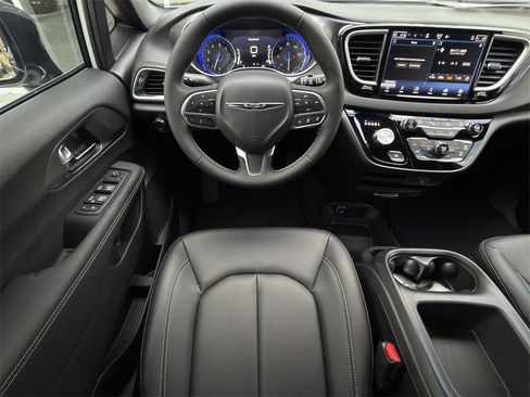 New 2026 Chrysler Voyager LX image 10