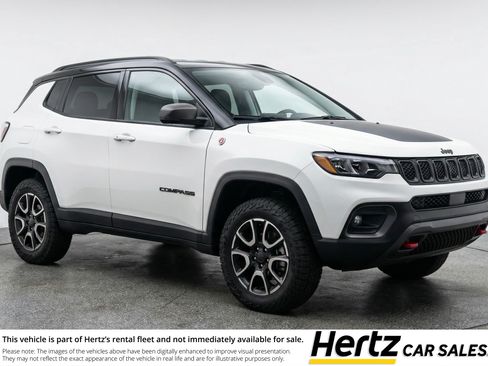 Used 2025 Jeep Compass Trailhawk AWD/4WD image 1