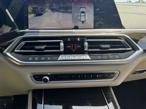 Used 2021 BMW X5 xDrive40i w/ M Sport Package AWD/4WD image 29