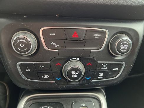 Certified 2019 Jeep Compass Latitude w/ Cold Weather Group image 23