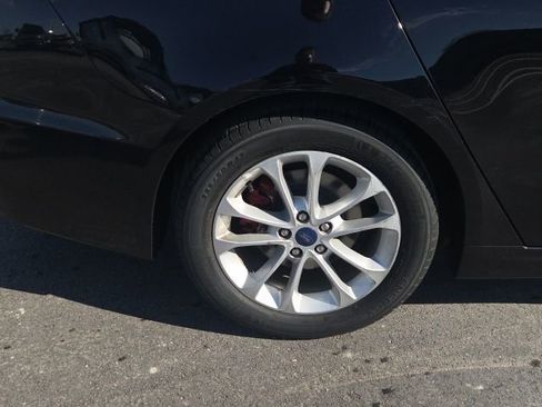 Used 2020 Ford Fusion SE image 3