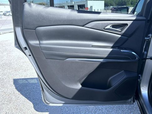 Used 2025 Chevrolet Traverse LT w/ Midnight/Sport Edition AWD/4WD image 17