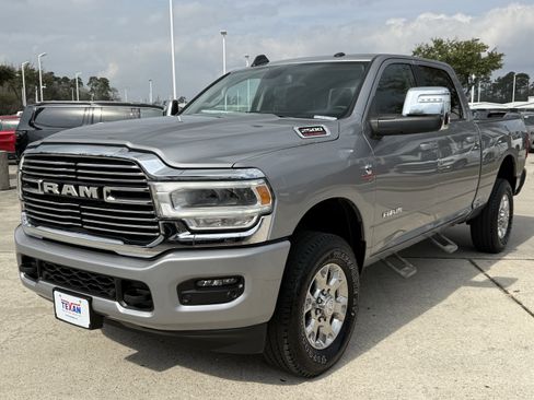 Used 2024 RAM 2500 Laramie AWD/4WD image 9
