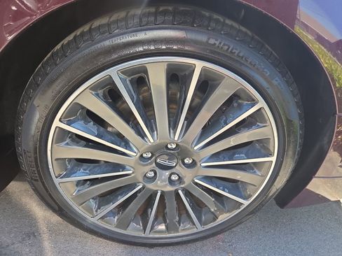 Used 2013 Lincoln MKZ FWD image 7
