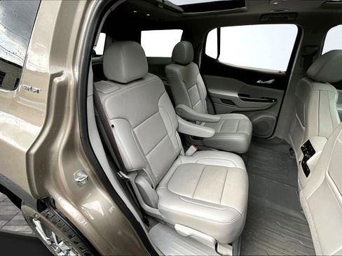 Used 2022 GMC Acadia SLT w/ Technology Package image 27