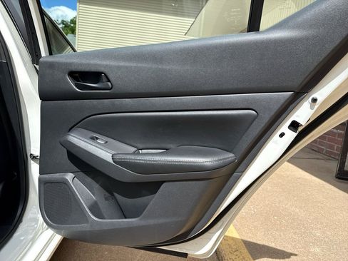 Used 2024 Nissan Altima 2.5 SV FWD image 25