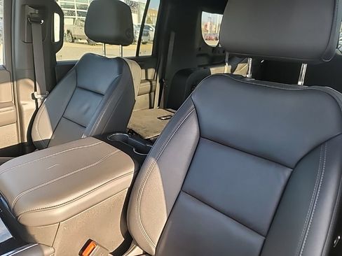 Certified 2025 Chevrolet Suburban Z71 image 11