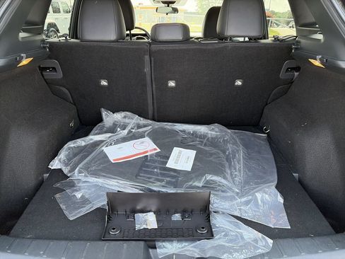 Certified 2025 Nissan Kicks SR FWD image 10