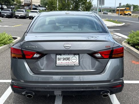 Used 2025 Nissan Altima 2.5 SR FWD image 5