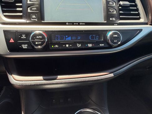 Used 2017 Toyota Highlander Limited AWD/4WD image 57