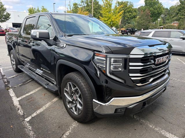 Used 2024 GMC Sierra 1500 SLT w/ SLT Premium Package AWD/4WD image 3