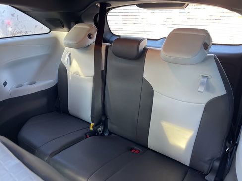 Used 2023 Toyota Sienna XSE image 21