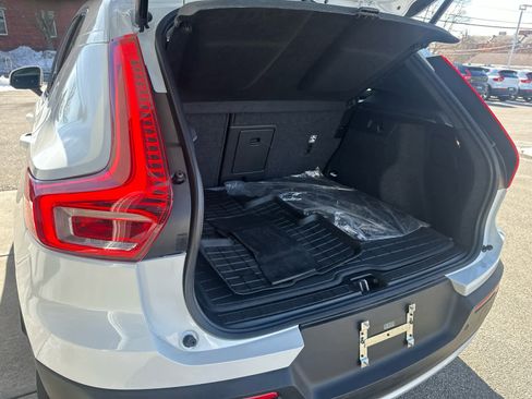 Certified 2023 Volvo XC40 B5 Core w/ Convenience Package image 14