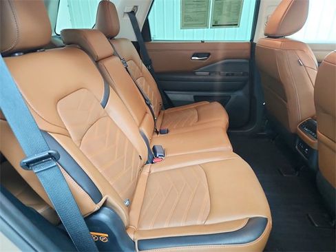 Used 2024 Nissan Pathfinder Platinum w/ Cargo Package image 43