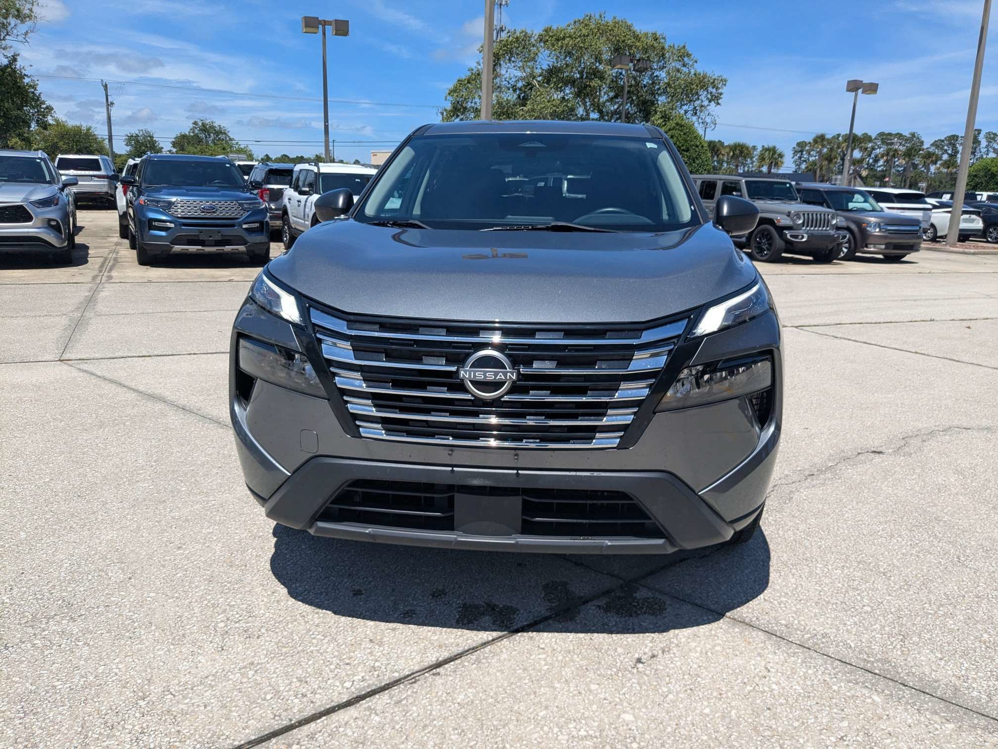 Used 2024 Nissan Rogue S AWD/4WD image 9
