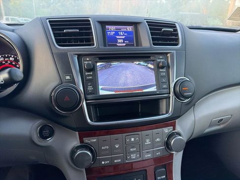 Used 2013 Toyota Highlander Limited FWD image 10