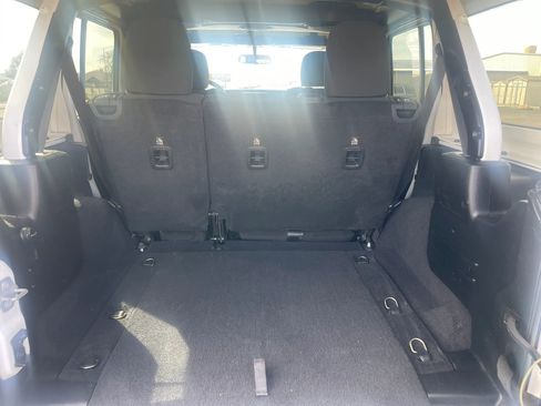 Used 2018 Jeep Wrangler Unlimited Sport S AWD/4WD image 22