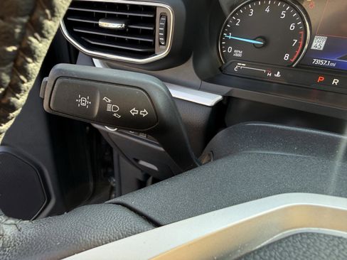 Used 2022 Ford Explorer XLT w/ Equipment Group 202A image 16