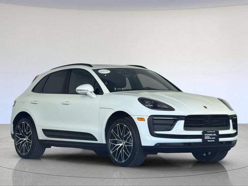 Certified 2026 Porsche Macan AWD/4WD image 10