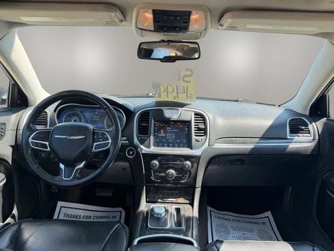 Used 2019 Chrysler 300 Limited RWD image 10
